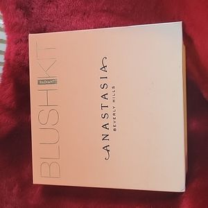Anastasia Beverly Hills Blush Radiant Kit